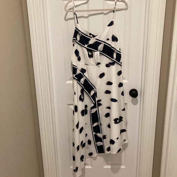 NWT. Banana Republic Handkerchief Hem dress - Picture 7 of 7